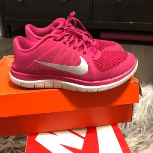 Hot pink Nike women shoes